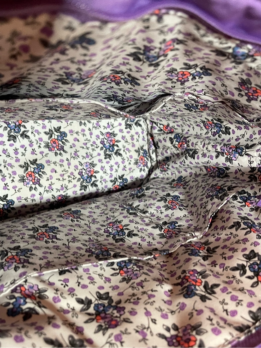 Vera Bradley Monochromatic Wisteria Purple Tote /Large Quilted Performance Twill - Picture 6 of 16
